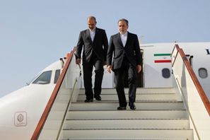 Irans utrikesminister Abbas Araghchi landade i Oman i fredags. Foto: Irans utrikesdepartement via AP/TT