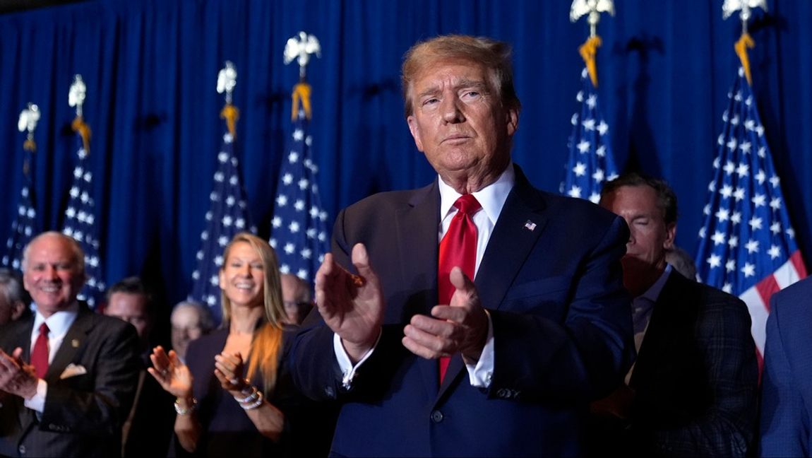 Som väntat besegrade Donald Trump den före detta FN-ambassadören Nikki Haley i Republikanernas primärval i South Carolina. Foto: ANDREW HARNIK/AP/TT