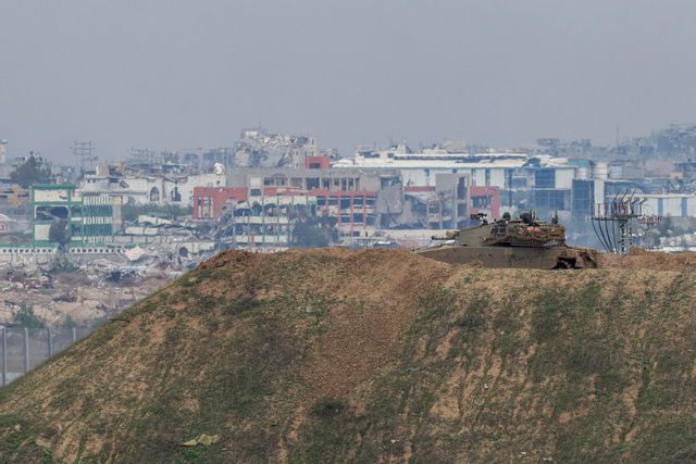 En israelisk stridsvagn nära gränsen till Israel. Bilden är tagen i februari. Foto: Ohad Zwigenberg/AP/TT