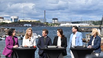 Magdalena Andersson vill klämma sig in i rampljuset, men hennes stöd för kärnkraft är inte att lita på. Foto: Hanna Brunlöf/TT