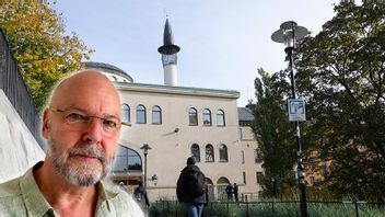 Paul Holmgren och Stockholms moské på Södermalm i bakgrunden. Montage. Foto: Privat/Fredrik Sandberg/TT