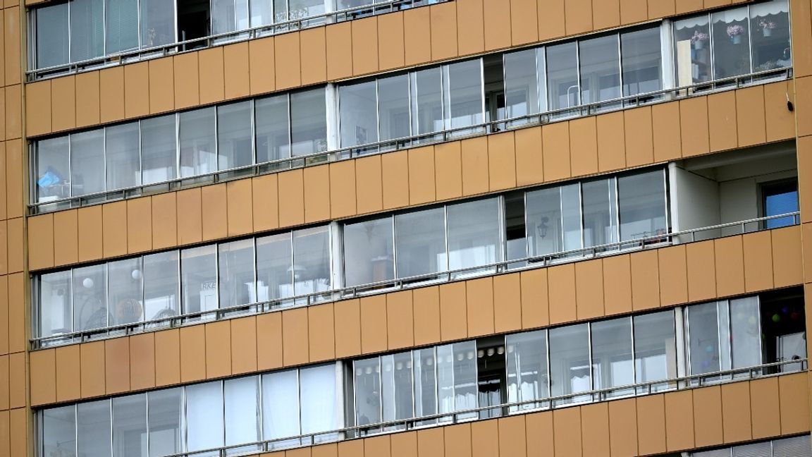 Man och kvinna har fallit från en balkong i Uddevalla. Foto: Janerik Henriksson/TT