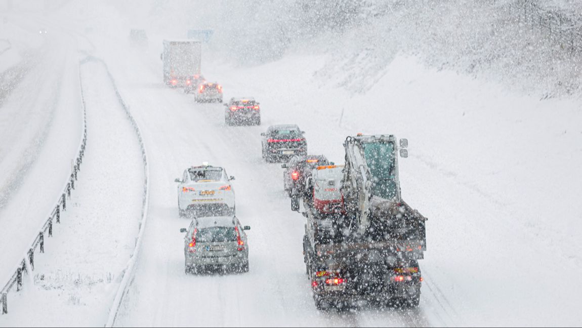 Snöfall i onsdags på E20 vid Lerum utanför Göteborg. Foto: Adam Ihse/TT