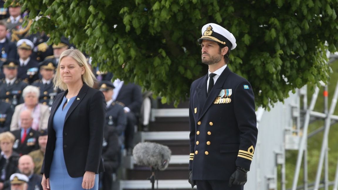 Statsminister Magdalena Andersson och prins Carl Philip under Veterandagen. Foto: Sören Andersson/TT 