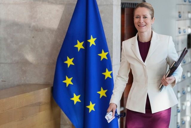 EU:s utrikeschef Kaja Kallas på väg in till onsdagens möte i EU-kommissionen. Virginia Mayo/AP/TT
