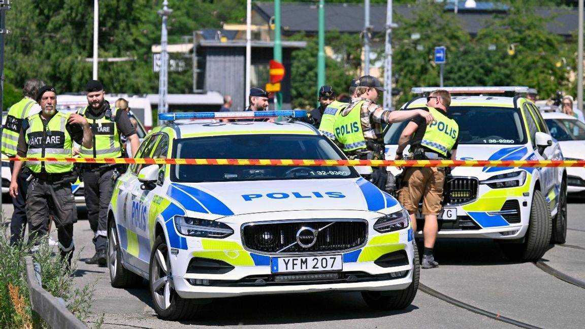 En person omkom och nio skadades i olyckan i bergochdalbanan Jetline på Gröna Lund i Stockholm på söndagen. Foto: CLAUDIO BRESCIANI/TT