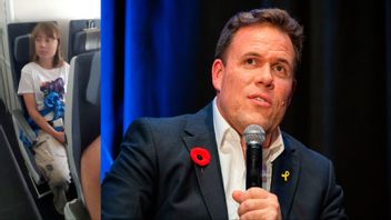 Greta Thunberg sitter i ett flygplan, på en plats som uppges vara Tel Aviv, Israel, den 10 juni 2025. Foto: Israeliska utrikesdepartementet via X/Handout/Reuters/TPX Images of the Day/TT. Israels försvarsmakts tidigare internationella talesperson Jonathan Conricus (Höger). Foto: Amit Rachmian Sank.