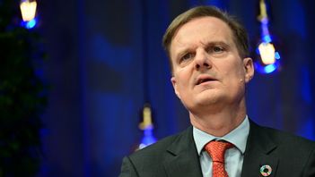 Lönsamma banker är viktigt och de stora utdelningarna kommer via ägare som pensionsbolag och stiftelser tillbaka till samhället, enligt Swedbanks vd Jens Henriksson. Foto: PONTUS LUNDAHL/TT