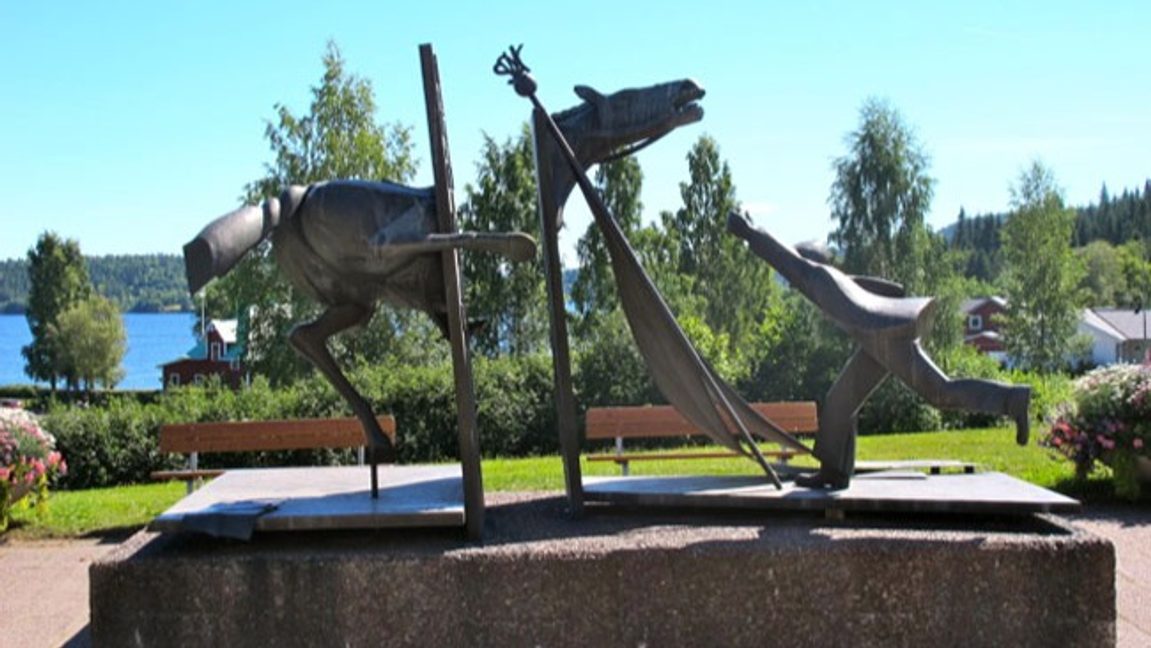 Minnesmonumentet över skotten i Ådalen 1931 står i Lunde i Kramfors kommun. Skulptur: Lenny Clarhäll. Foto: Mangan2002, CC BY-SA 3.0.