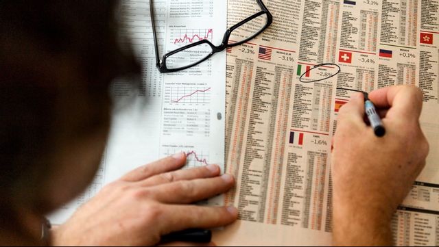 Det är inte komplicerat med sparande utan välja eller replikera fonder går snabbt och enkelt. Foto: Oscar Olsson/TT 