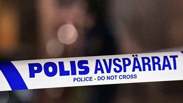 Polisen har spärrat av området i Jakobsberg där 30-åringen blev skjuten. Foto: Johan Nilsson/TT