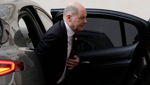 Tysklands förbundskansler Olaf Scholz i Vatikanstaten på lördagen. Foto: ALESSANDRA TARANTINO/AP/TT