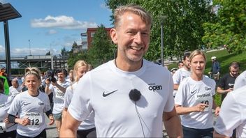 Muntrare miner. 2022 invigde Peter Carlsson Northvolts fabrik i Skellefteå med pompa, ståt, ett motionslopp och uppträdanden av Molly Hammar. Foto: Erland Segerstedt/TT