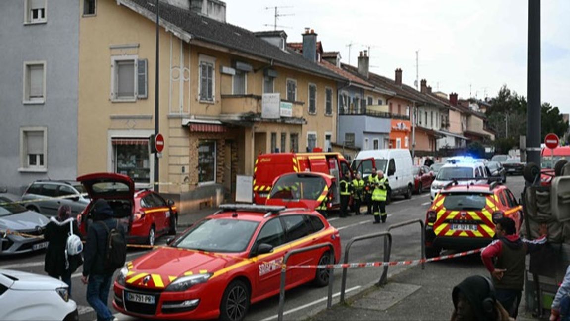 En man har dödats och tre poliser skadats i en knivattack i franska Mulhouse. Foto: Sebastien Bozon/AFP/TT.