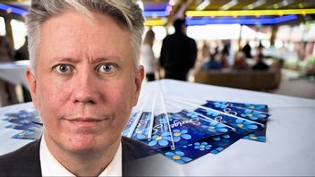 David Lång lämnar riksdagen. Bilden är ett montage. Foto: Patrik Lundahl/TT/Riksdagen