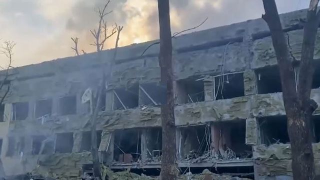 Det sönderbombade barnsjukhuset. Foto: Public Domain