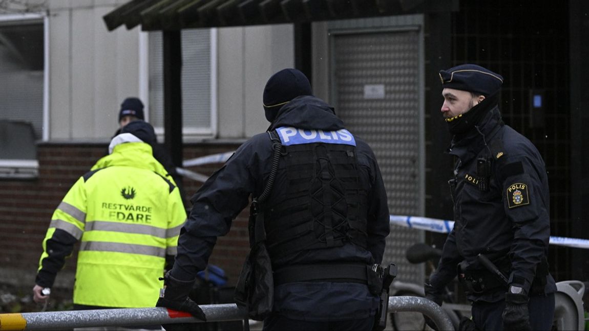 Två personer har livshotande och en allvarliga skador efter en lägenhetsbrand i Helsingborg, enligt Region Skåne. Foto: JOHAN NILSSON/TT