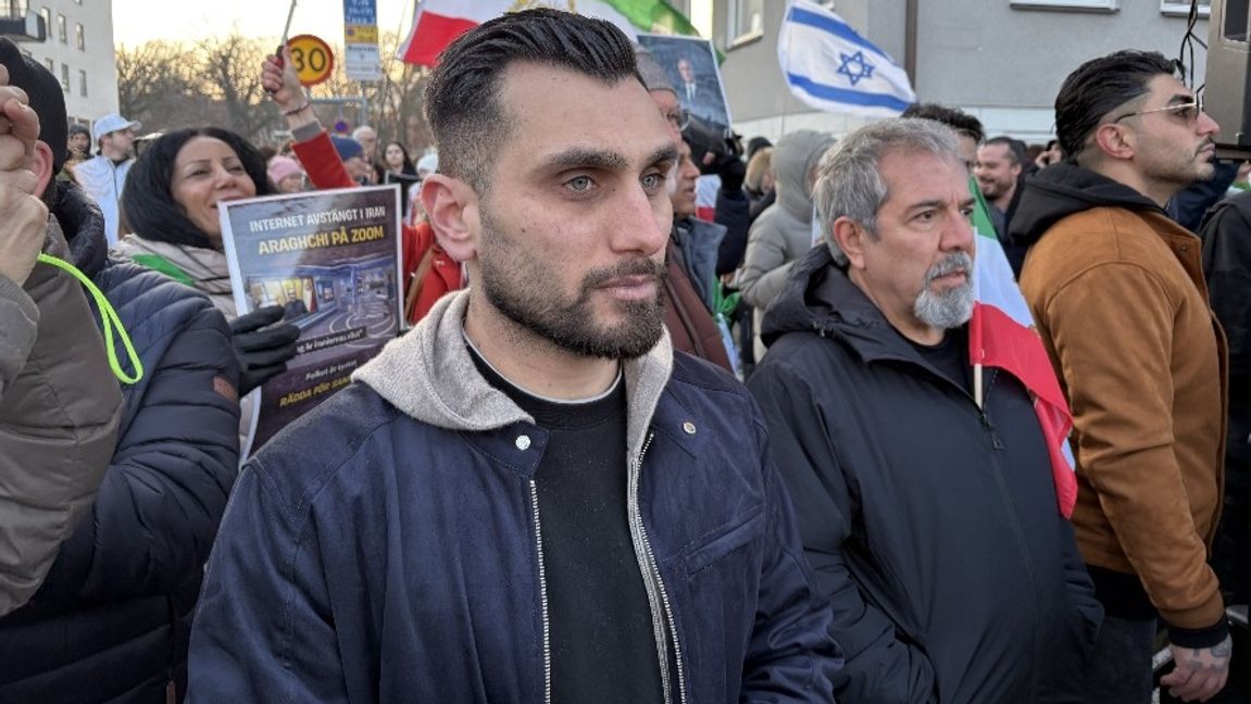 Arrangören, Anshan Khosravi utanför SVT. Foto: Ludwig Nordqvist/Bulletin.