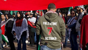 I demonstrationen syntes flera personer bära tröja med trycket ”Palestine 7 October”. Foto: Sverigebilden