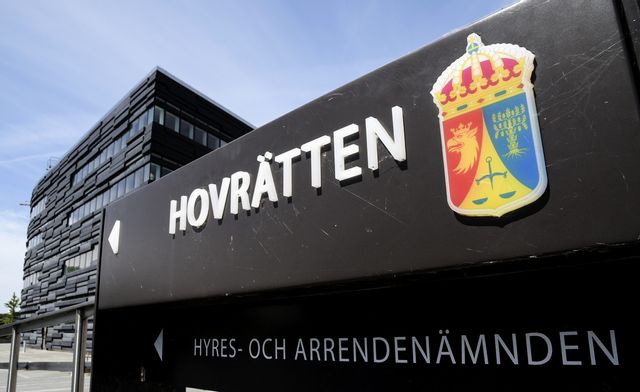 En man som tidigare dömts till utvisning för mordförsök får av hovrätten straffet sänkt från nio till tre års fängelse. Han döms nu i stället för misshandel och slipper utvisning. Arkivbild. Johan Nilsson/TT