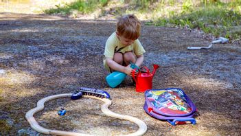Det skattebefriade beloppet är mindre än vad man får om man sparar barnbidragen åt sitt barn. Foto: Martina Holmberg / TT 