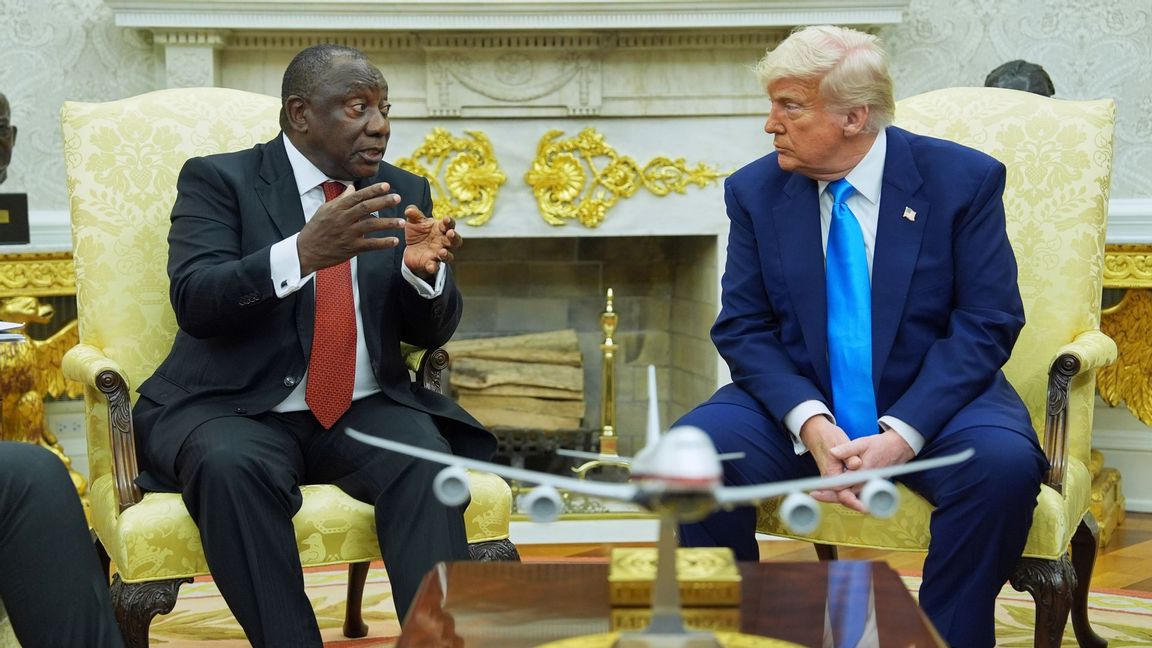 Cyril Ramaphosa blev konfronterad av Donald Trump om afrikanders förhållanden i Sydafrika. Foto: Evan Vucci/AP/TT