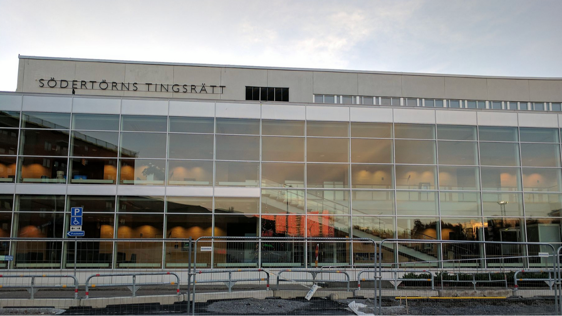 Södertörns tingsrätt. Foto: leWi, CC BY-SA 4.0, via Wikimedia Commons