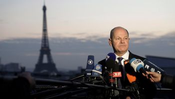 Scholz och andra europeiska politikers reaktion är snarare än ilska än förståelse för varför det har blivit en transatlantisk kris. Foto: Thibault Camus/AP/TT 