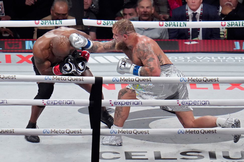 Många som ville se Jake Paul och Mike Tyson boxas på Netflix upplevde tekniska problem. Foto: Julio Cortez/AP/TT