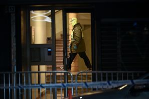På tisdagen genomförde polisen en husrannsakan på en adress i Örebro som tros ha koppling till den misstänkte gärningsmannen. Pontus Lundahl/TT