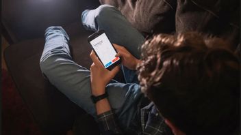 Nästan var tredje ung vuxen mellan 20-29 år använder AI-tjänster för att få investeringsråd, enligt Finansinspektionens undersökning. Foto: TT