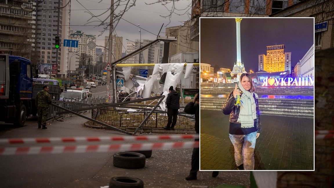 En kvinna delar ut armband på Självständighetstorget i Kiev på torsdagskvällen. Foto: Bulletin/AP