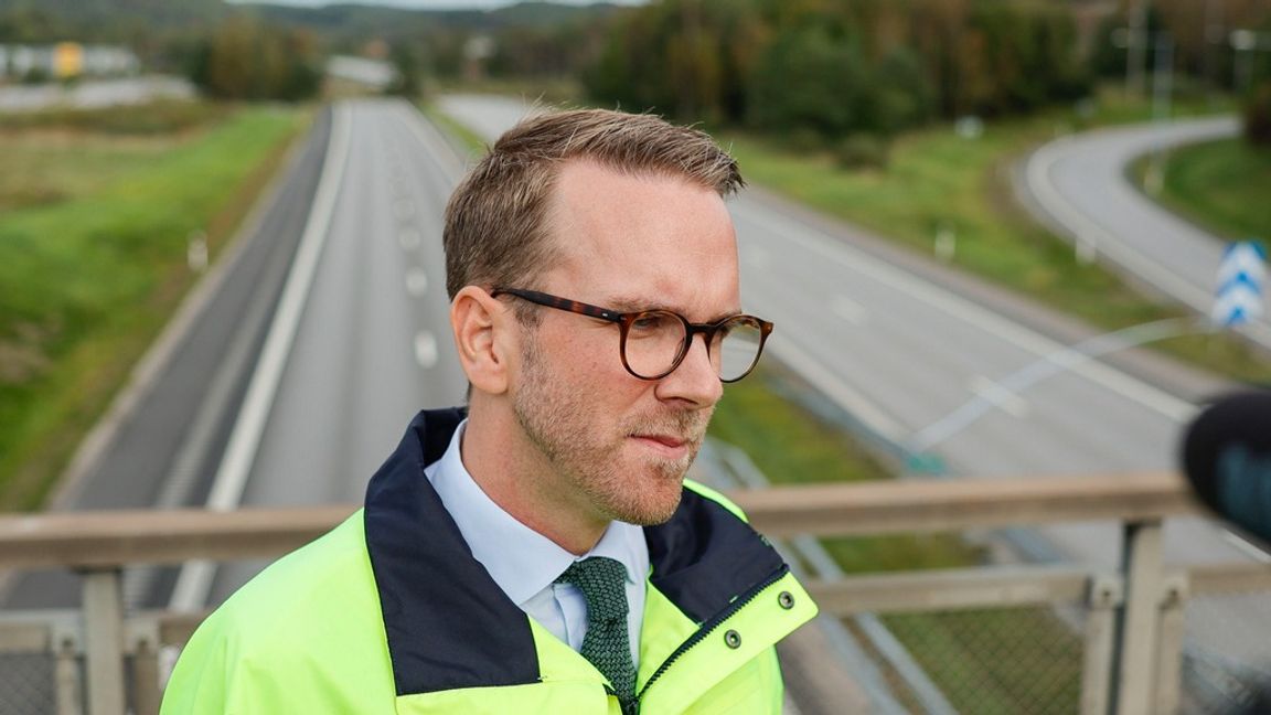 Infrastruktur- och bostadsminister Andreas Carlson (KD) säger att god infrastruktur bidrar till höjd försvarsförmåga. Arkivbild. Foto: Adam Ihse/TT