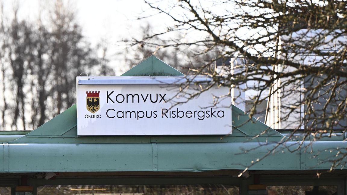 Campus Risbergska i Örebro, platsen där tio personer föll offer för masskjutningen i februari. Efter tragedin har skolor över hela landet kontaktats av säkerhetsföretag med tveksam bakgrund som säljer dyra PDV-utbildningar. Foto: Christine Olsson/TT