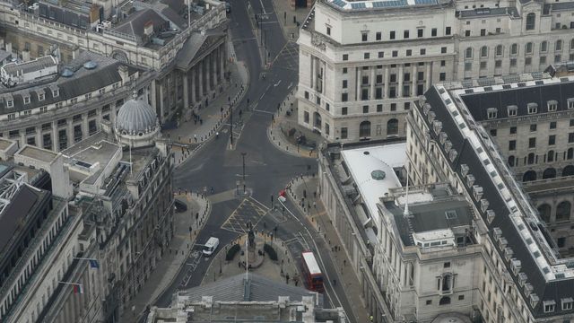 The City, London’s financial district, on a Thursday in april 2021. Like so many other central banks, the Bank of England (building to the right) have responded with more quantitative easing. Photo: Alastair Grant/AP/TT