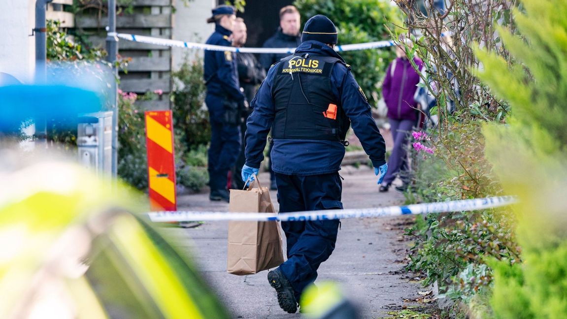 Polis och avspärrningar i Vellinge efter detonationen. Foto: Johan Nilsson/TT.