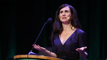 Märta Stenevi Wallin avgick som språkrör för Miljöpartiet 2024 efter kritik mot hennes ledarskap. Hon lämnade politiken helt 2025. Nu startar ex-språkröret ett PR-bolag och kommer även föreläsa om hållbart ledarskap. Foto: Christine Olsson/TT