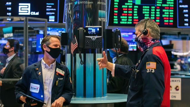 Glada miner på Wall street.
Foto: Courtney Crow, AP/TT.