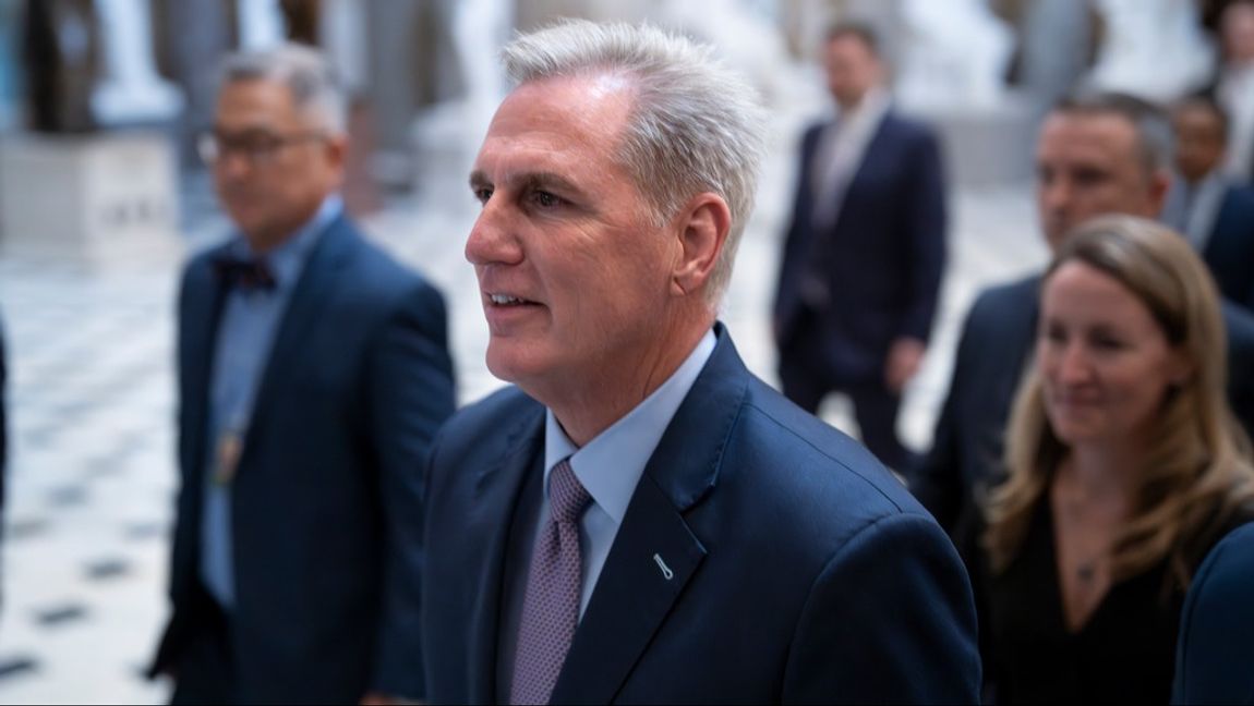 Den avsatte talmannen för USA:s representanthus, republikanen Kevin McCarthy, har redan gjort klart att han inte ställer upp igen. Kaos hotar kongressens arbete. Foto: J Scott Applewhite/AP/TT