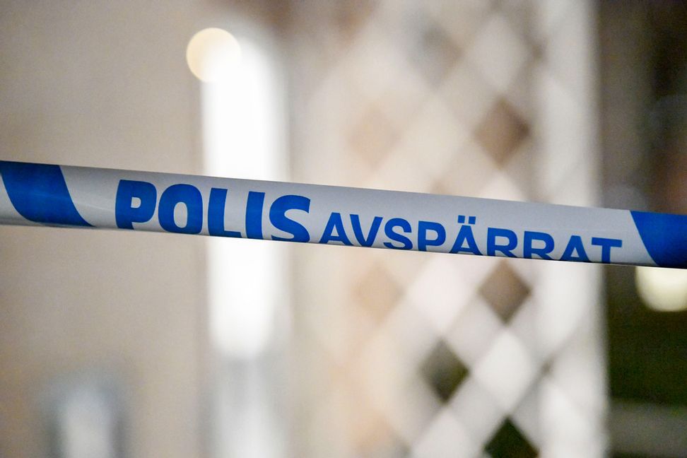 Platsen är avspärrad medan polisen undersöker föremålet. Arkivbild. Foto: Tim Aro/TT