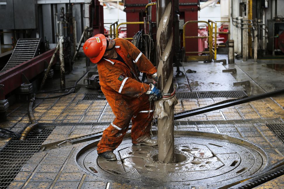 Tusentals berörs av en ny viktgräns på 124 kilo för anställda i den brittiska offshore-sektorn nästa år. Arkivbild. Foto: Dario Lopez-Mills/AP/TT