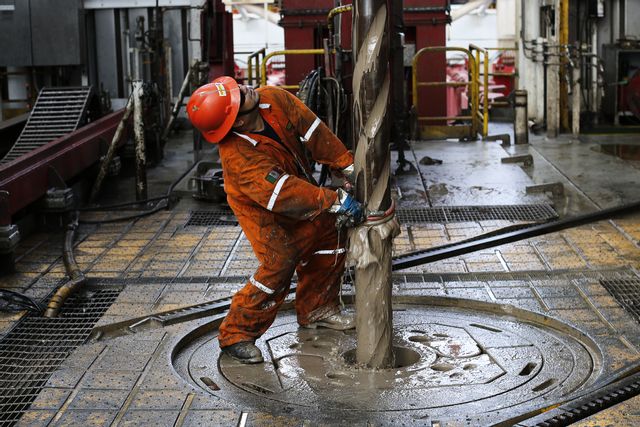 Tusentals berörs av en ny viktgräns på 124 kilo för anställda i den brittiska offshore-sektorn nästa år. Arkivbild. Foto: Dario Lopez-Mills/AP/TT
