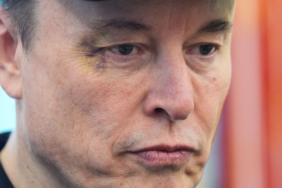 Elon Musk, världens rikaste man, har sedan han slutat jobba för Vita huset hamnat på kollisionskurs med USA:s president Donald Trump. Evan Vucci/AP/TT