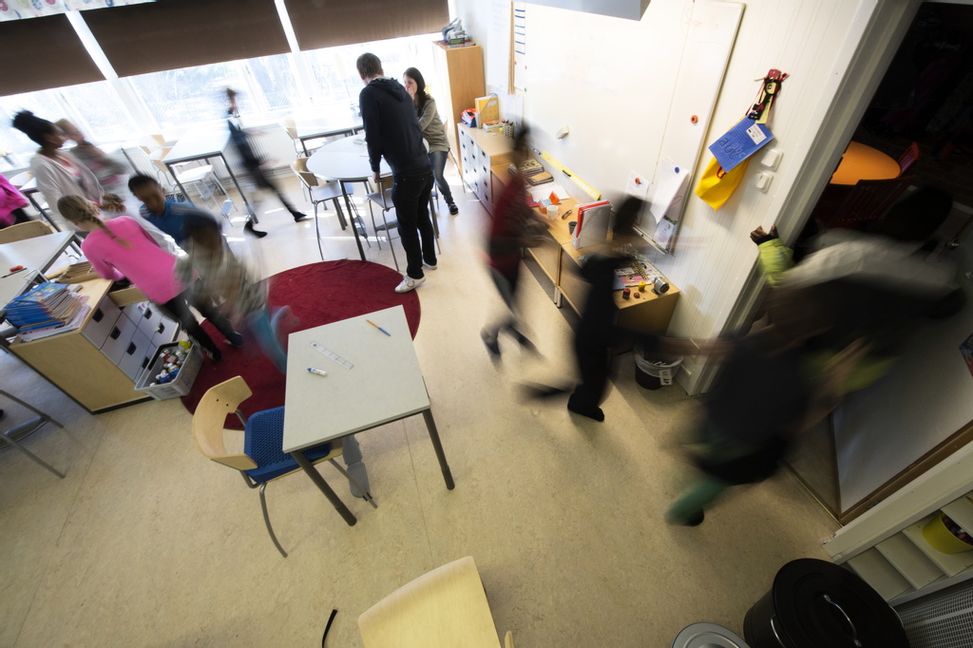 Föräldrar har på sina håll börjat ta med familjeadvokaten till elevens utvecklingssamtal. Den ”står där helt plötsligt i dörren”, säger Britt-Marie Selin vid Sveriges Lärare Stockholm. Foto: Fredrik Sandberg/TT