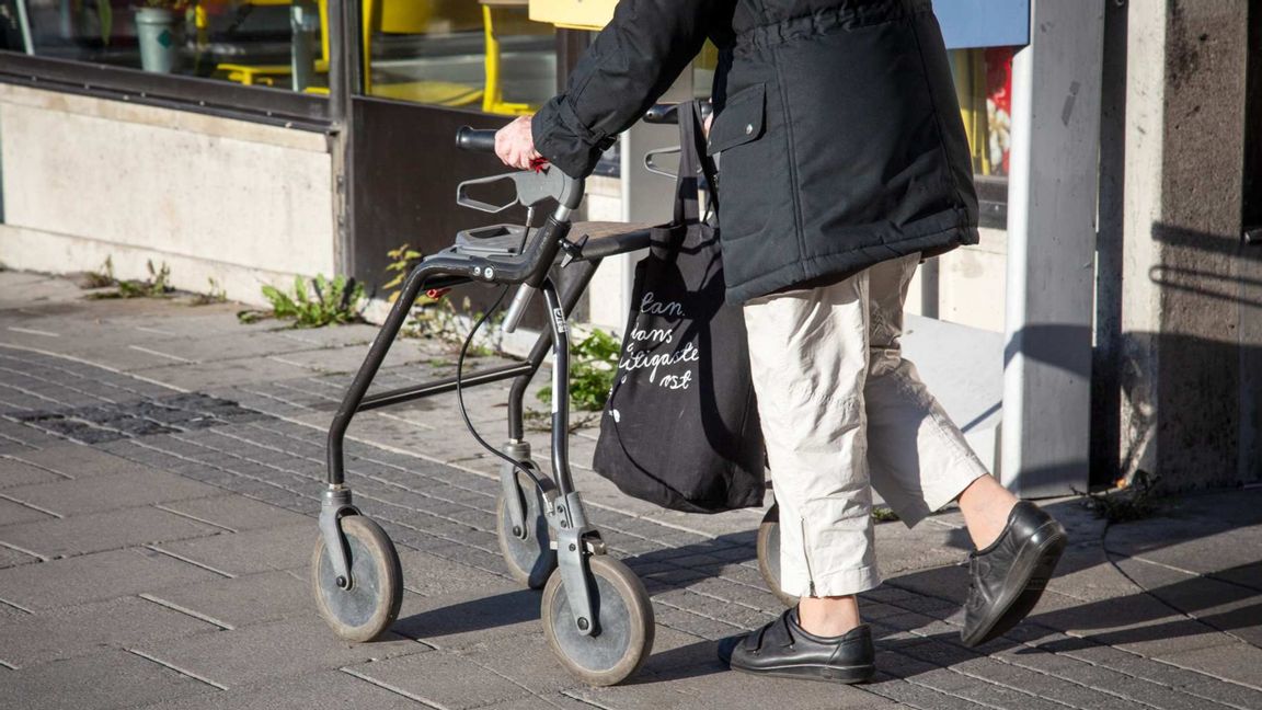 Allt fler utlandsfödda äldre försörjs utan att ha betalat in i pensionssystemet. Foto: Helena Landstedt/TT
