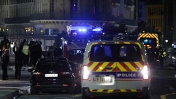 Två personer sköts till döds av polis i Paris sedan de försökt ramma poliserna. Foto: NDTV