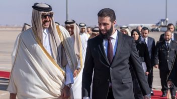 Qatars emir Tamim bin Hamad bin Khalifa Al Thani tillsammans med Syriens president Ahmed Hussein al-Sharaa. Foto: AP / TT