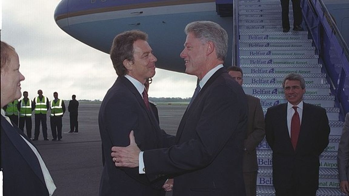 Bill Clinton och Tony Blair symboliserar liberalismens fall. Foto: Wikipedia.