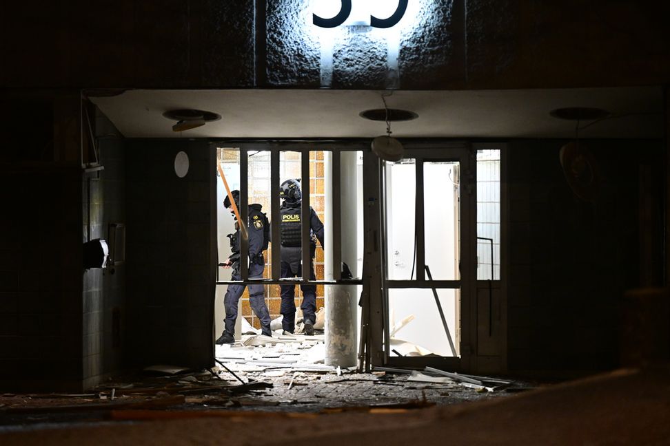 Polis på plats vid en av explosionsplatserna i mars i år. Björn Larsson Rosvall/TT