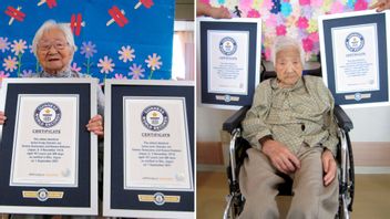 This combination of two undated photos released by Guinness World Records on Tuesday, Sept. 21, 2021, show sisters Umeno Sumiyama, left, and Koume Kodama at separate nursing homes in Shodoshima island, left, and Oita prefecture, Japan. Photo: Guinness World Records via AP/TT